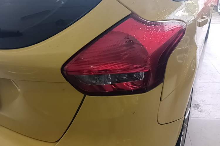 Used Ford Focus 2015 Hatchback EcoBoost 180 Automatic Elite Model Right Rear Taillight