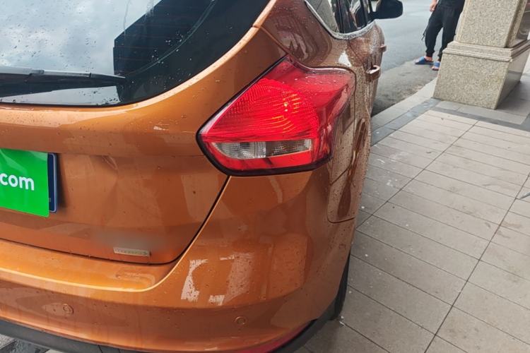 Used Ford Focus 2015 Hatchback EcoBoost 125 Automatic Supreme Style Edition Right Rear Taillight