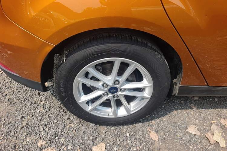 Used Ford Focus 2015 Hatchback 1.6L Automatic Fashion Edition Right Rear Wheel Hub
