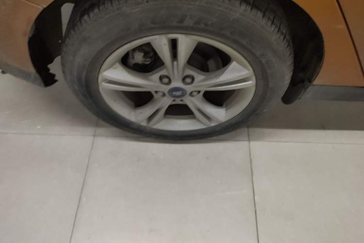 Used Ford Focus 2015 Hatchback 1.6L Automatic Comfort Model Right Rear Wheel Hub
