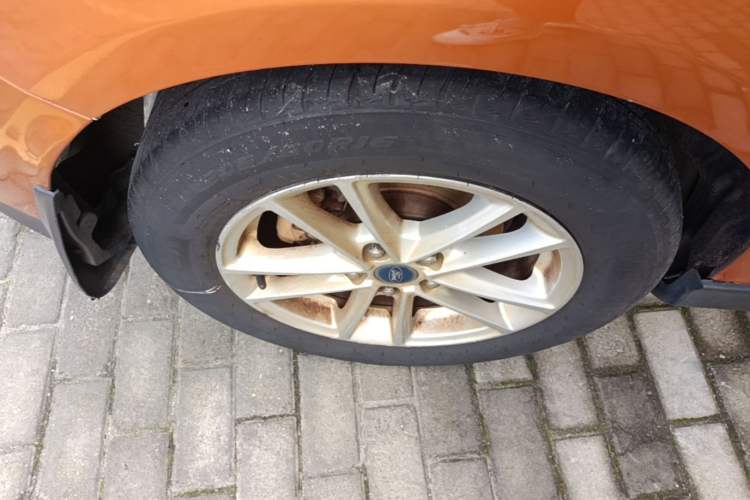 Used Ford Focus 2015 Hatchback EcoBoost 125 Automatic Supreme Style Edition Right Rear Wheel Hub