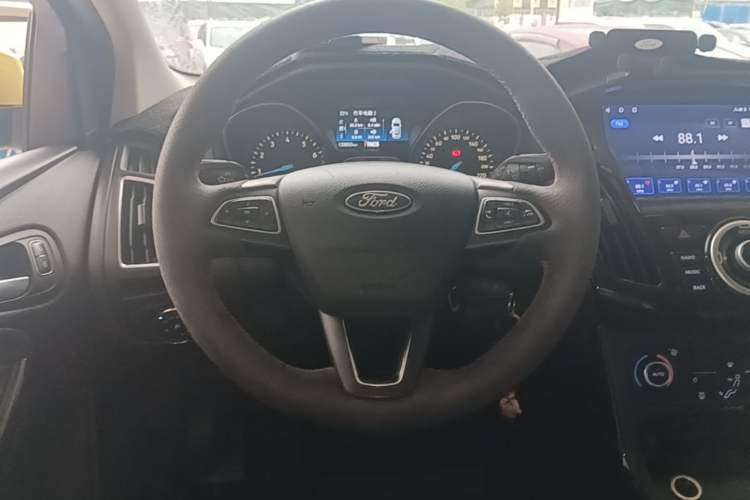 Used Ford Focus 2015 Hatchback EcoBoost 180 Automatic Elite Model Steering Wheel