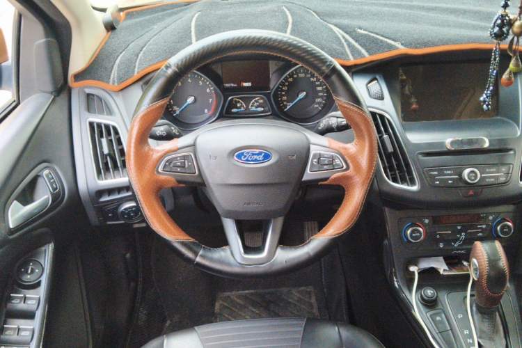 Used Ford Focus 2015 Hatchback EcoBoost 180 Automatic Elite Model Steering Wheel