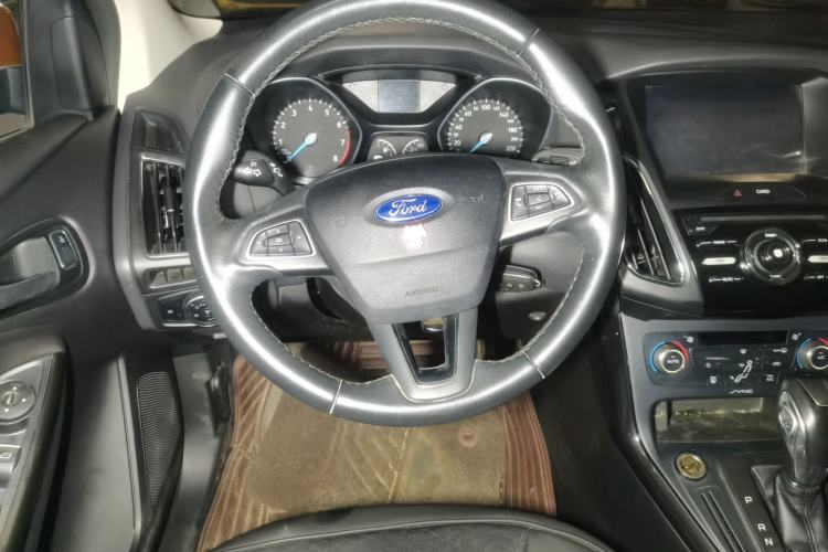 Used Ford Focus 2015 Hatchback 1.6L Automatic Fashion Edition Steering Wheel
