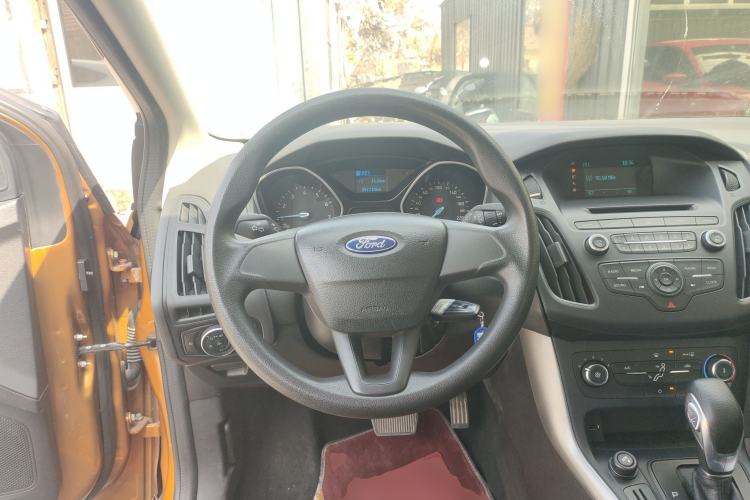 Used Ford Focus 2015 Hatchback 1.6L Automatic Comfort Model Steering Wheel