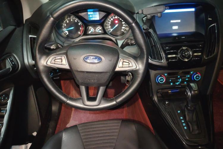 Used Ford Focus 2015 Hatchback 1.6L Automatic Fashion Edition Steering Wheel