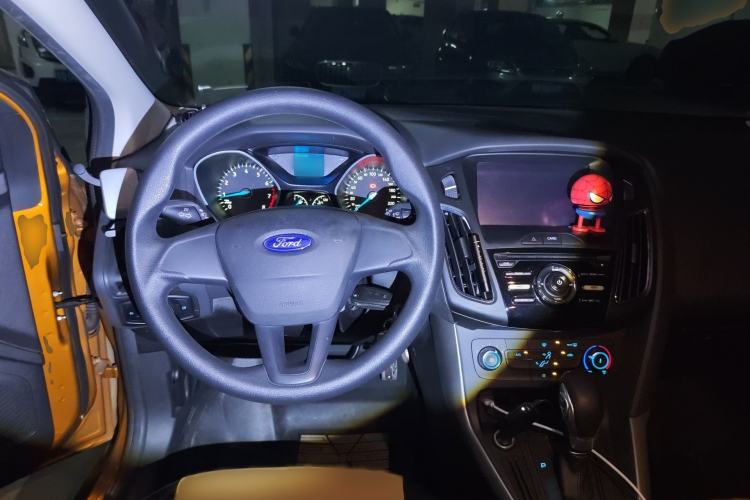 Used Ford Focus 2015 Hatchback 1.6L Automatic Comfort Model Steering Wheel