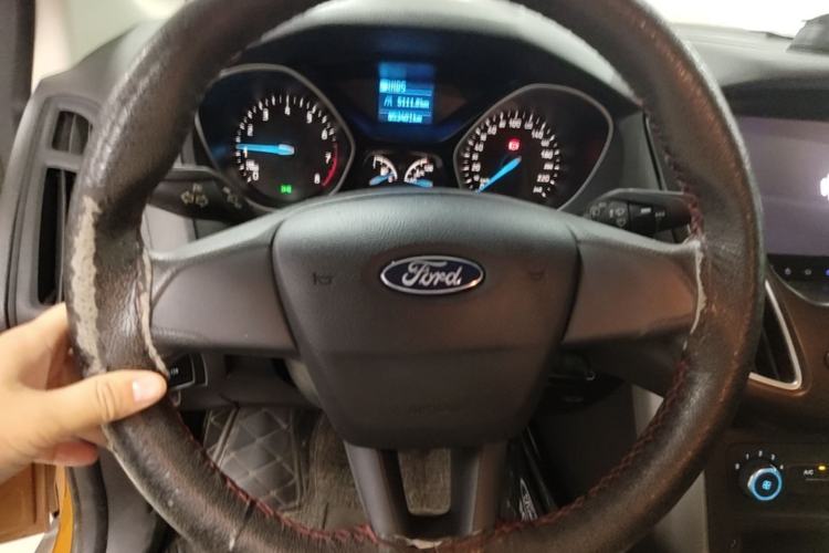 Used Ford Focus 2015 Hatchback 1.6L Automatic Comfort Model Steering Wheel