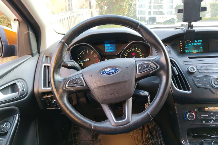 Used Ford Focus 2015 Hatchback 1.6L Automatic Fashion Edition Steering Wheel