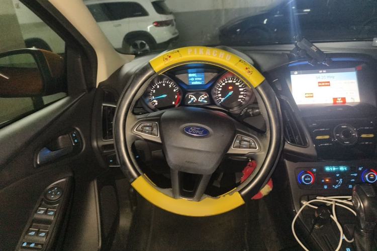 Used Ford Focus 2015 Hatchback 1.6L Automatic Fashion Edition Steering Wheel