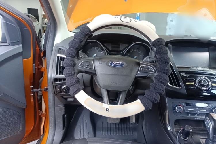 Used Ford Focus 2015 Hatchback EcoBoost 125 Automatic Supreme Style Edition Steering Wheel