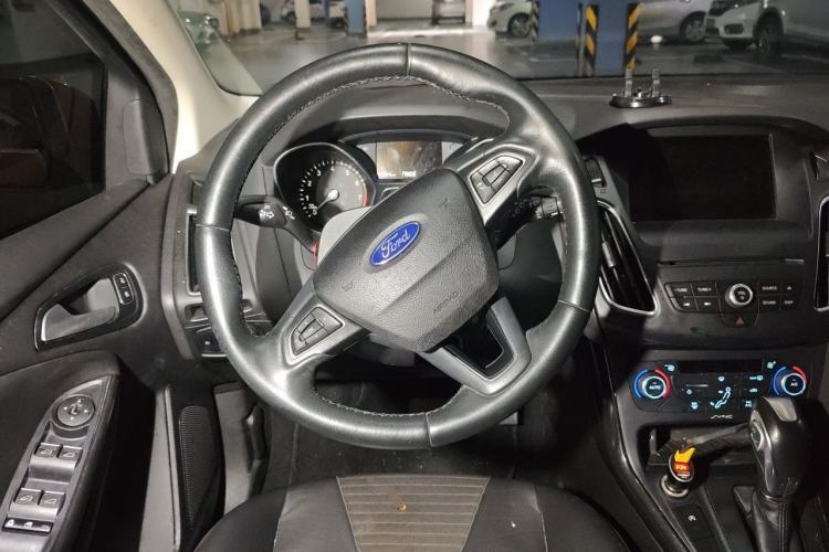 Used Ford Focus 2015 Hatchback EcoBoost 180 Automatic Elite Model Steering Wheel