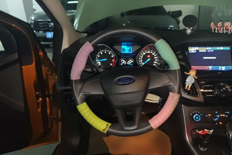 Used Ford Focus 2015 Hatchback 1.6L Automatic Comfort Model Steering Wheel