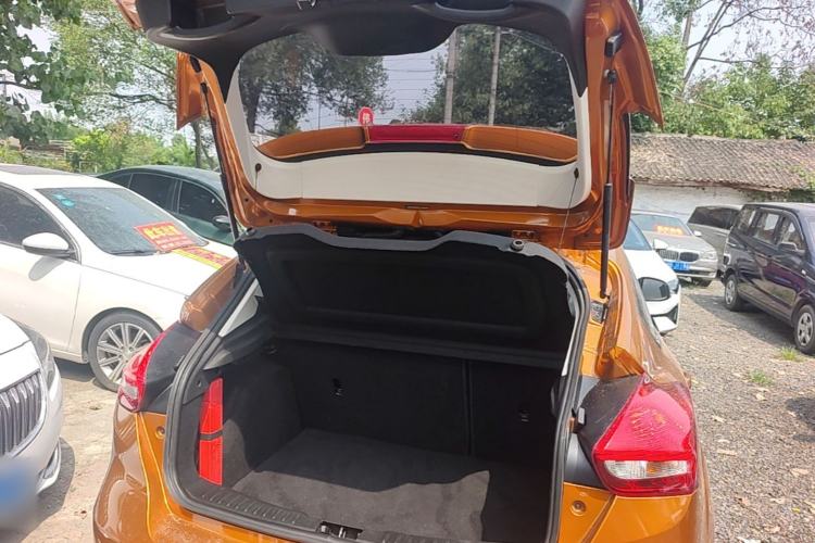 Used Ford Focus 2015 Hatchback 1.6L Automatic Fashion Edition Trunk