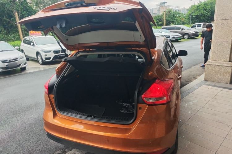 Used Ford Focus 2015 Hatchback EcoBoost 125 Automatic Supreme Style Edition Trunk