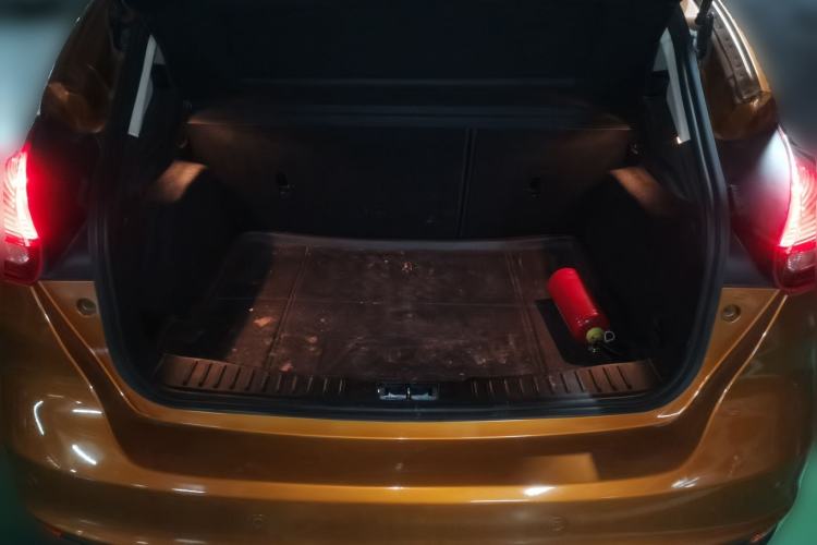 Used Ford Focus 2015 Hatchback 1.6L Automatic Fashion Edition Trunk