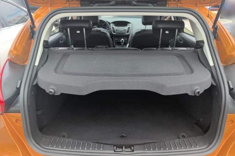Used Ford Focus 2015 Hatchback EcoBoost 125 Automatic Supreme Style Edition Trunk