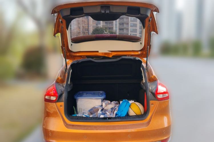 Used Ford Focus 2015 Hatchback 1.6L Automatic Fashion Edition Trunk