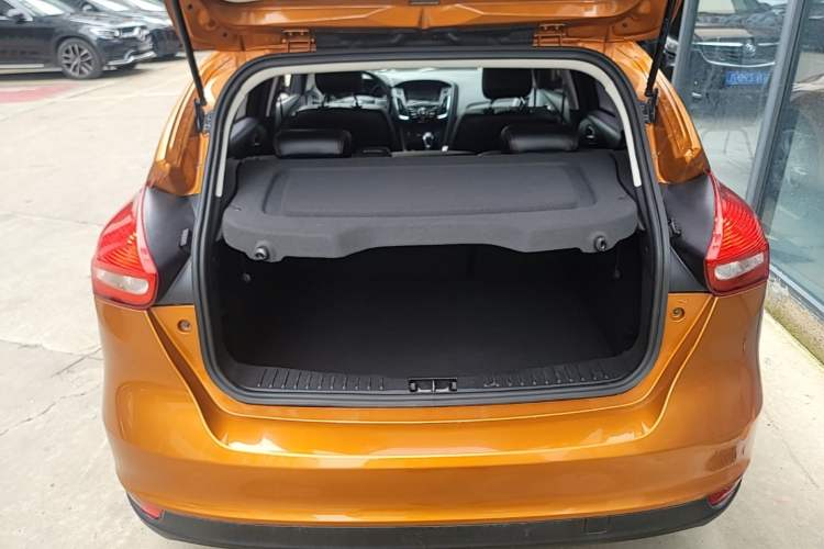 Used Ford Focus 2015 Hatchback 1.6L Automatic Comfort Model Trunk