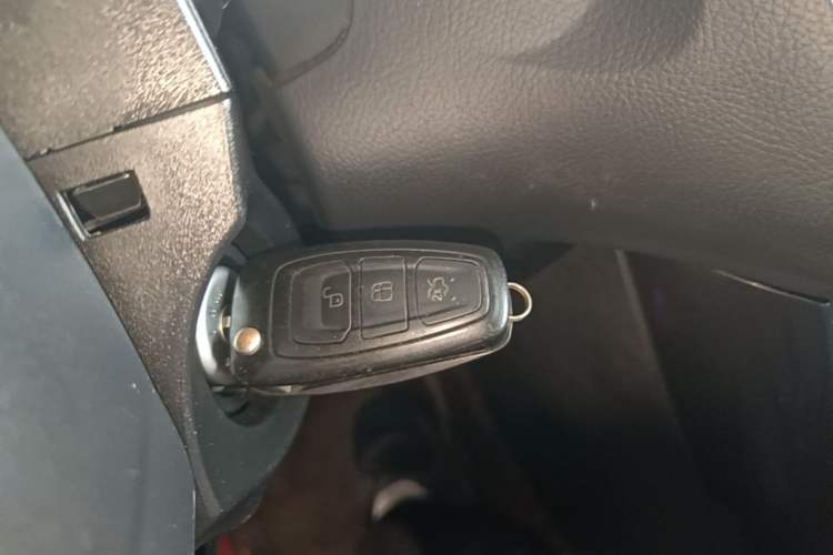 Used Ford Focus 2015 Hatchback 1.6L Manual Fashion Edition Vehicle Key