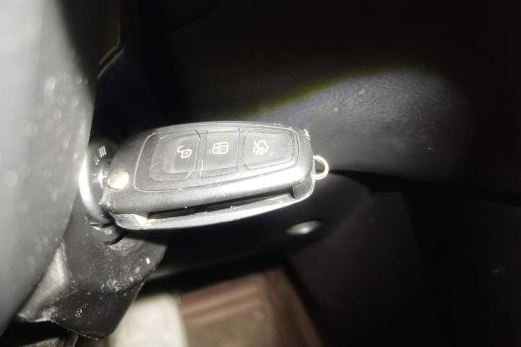 Used Ford Focus 2015 Hatchback 1.6L Automatic Fashion Edition Vehicle Key