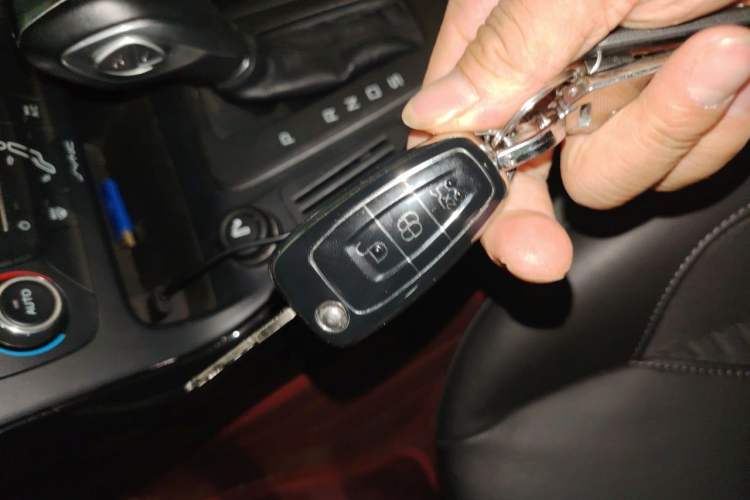 Used Ford Focus 2015 Hatchback 1.6L Automatic Fashion Edition Vehicle Key