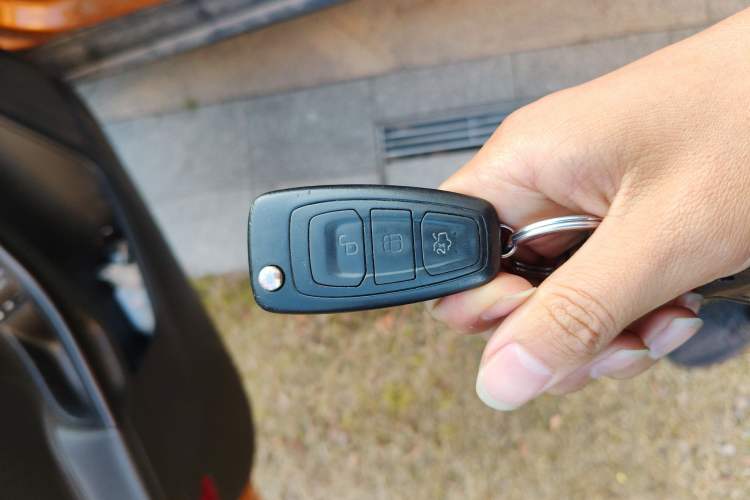 Used Ford Focus 2015 Hatchback 1.6L Automatic Fashion Edition Vehicle Key