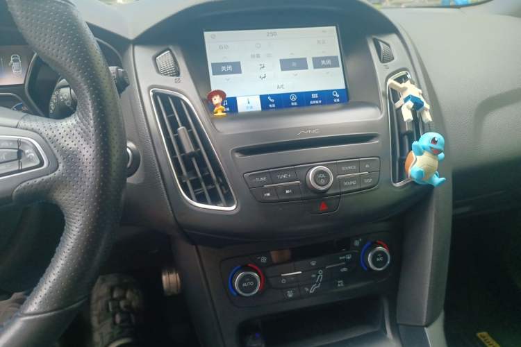 Used Ford Focus 2016 2.3T RS Track Edition Audio And AC Panel