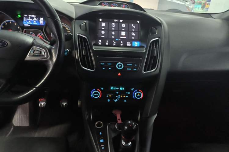 Used Ford Focus 2016 2.3T RS Track Edition Audio And AC Panel