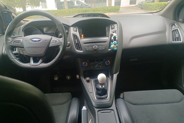 Used Ford Focus 2016 2.3T RS Track Edition Center Console