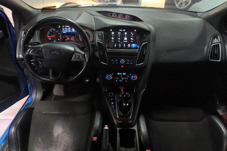 Used Ford Focus 2016 2.3T RS Track Edition Center Console