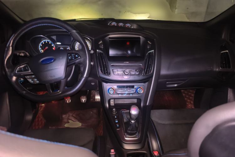 Used Ford Focus 2016 2.3T RS Track Edition Center Console