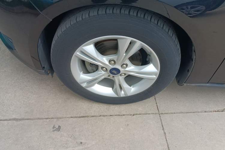 Used Ford Focus 2017 Sedan 1.6L Automatic Comfort Plus SmartDrive Edition Left Front Wheel Hub
