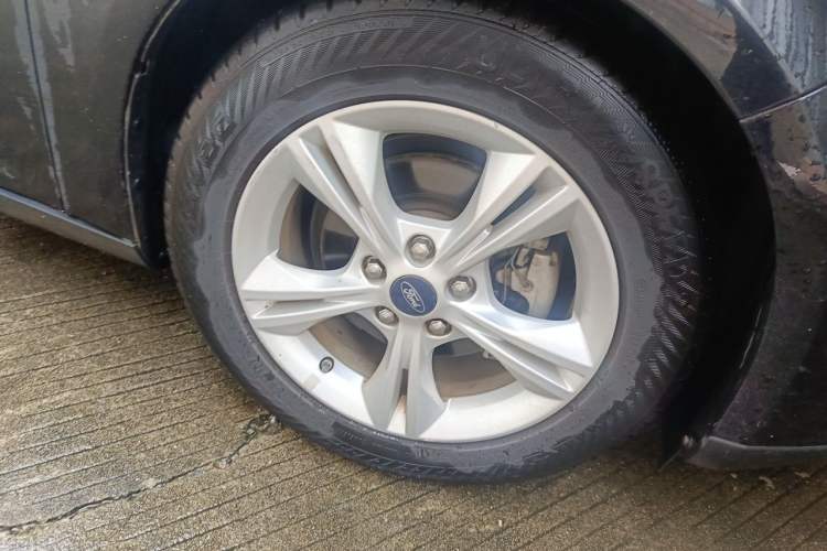 Used Ford Focus 2017 Hatchback 1.6L Automatic Comfort Plus SmartDrive Edition Right Front Wheel Hub