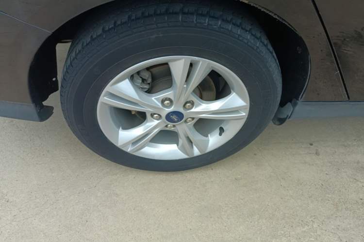Used Ford Focus 2017 Sedan 1.6L Automatic Comfort Plus SmartDrive Edition Right Rear Wheel Hub