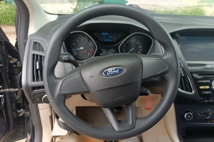 Used Ford Focus 2017 Sedan 1.6L Automatic Comfort Plus SmartDrive Edition Steering Wheel