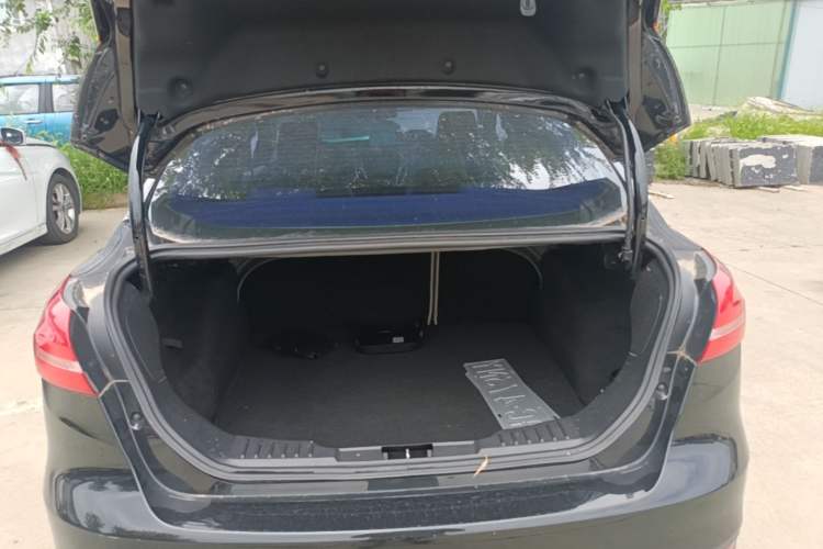 Used Ford Focus 2017 Sedan 1.6L Automatic Comfort Plus SmartDrive Edition Trunk