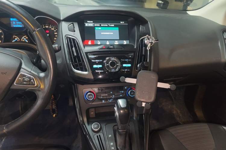 Used Ford Focus 2017 Hatchback 1.6L Automatic Fashion Edition Smart Drive Version Audio And AC Panel
