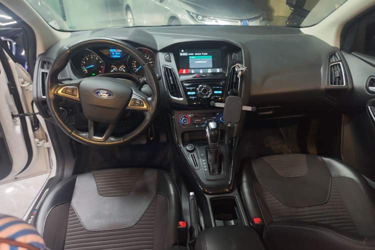 Used Ford Focus 2017 Hatchback 1.6L Automatic Fashion Edition Smart Drive Version Center Console