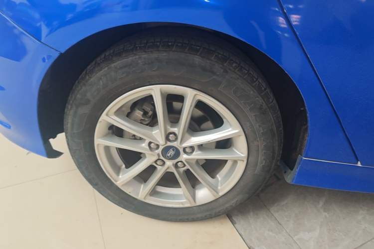 Used Ford Focus 2017 Hatchback 1.6L Automatic Fashion Edition Smart Drive Version Exterior 5