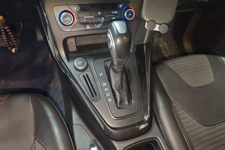 Used Ford Focus 2017 Hatchback 1.6L Automatic Fashion Edition Smart Drive Version Gear Lever