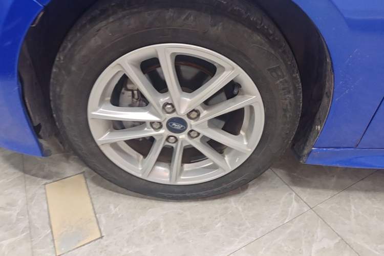 Used Ford Focus 2017 Hatchback 1.6L Automatic Fashion Edition Smart Drive Version Left Front Wheel Hub