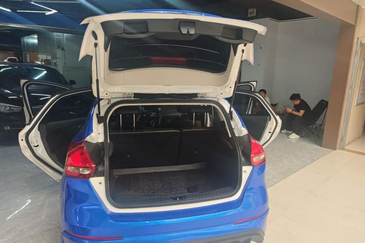 Used Ford Focus 2017 Hatchback 1.6L Automatic Fashion Edition Smart Drive Version Trunk