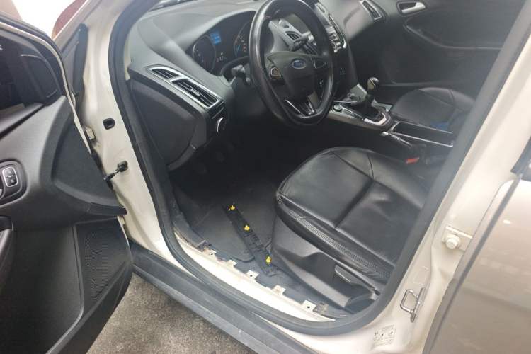Used Ford Focus 2017 Hatchback 1.6L Manual Comfort Plus SmartDrive Edition Driver Seat