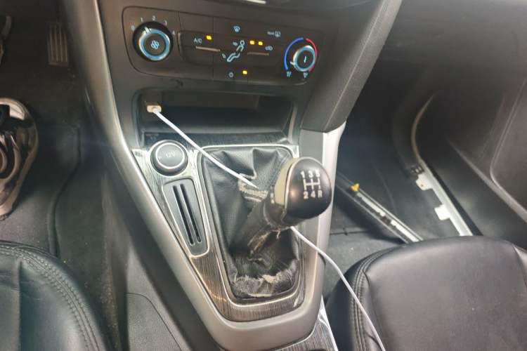 Used Ford Focus 2017 Hatchback 1.6L Manual Comfort Plus SmartDrive Edition Gear Lever