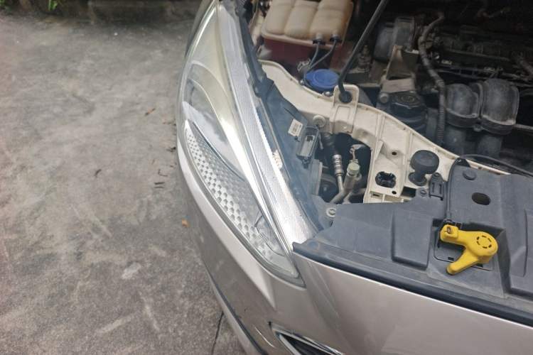 Used Ford Focus 2017 Hatchback 1.6L Manual Comfort Plus SmartDrive Edition Right Front Headlight
