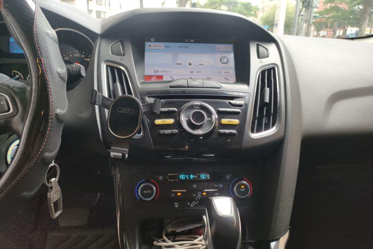 Used Ford Focus 2017 Hatchback EcoBoost 125 Automatic - Ultra-Powerful Style Edition with Smart Drive Features Audio And AC Panel