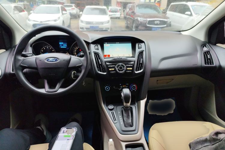 Used Ford Focus 2017 Sedan 1.6L Automatic Comfort Plus SmartDrive Edition Center Console