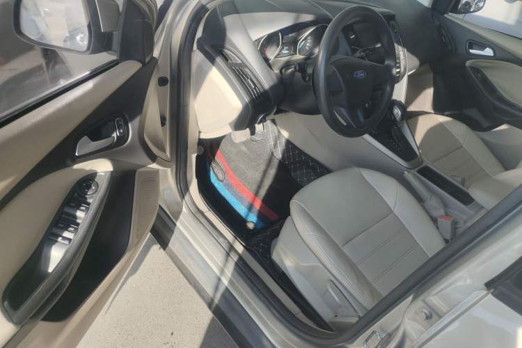 Used Ford Focus 2017 Sedan 1.6L Automatic Comfort Plus SmartDrive Edition Driver Seat