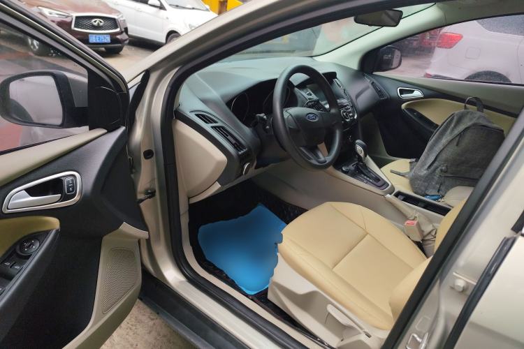 Used Ford Focus 2017 Sedan 1.6L Automatic Comfort Plus SmartDrive Edition Driver Seat